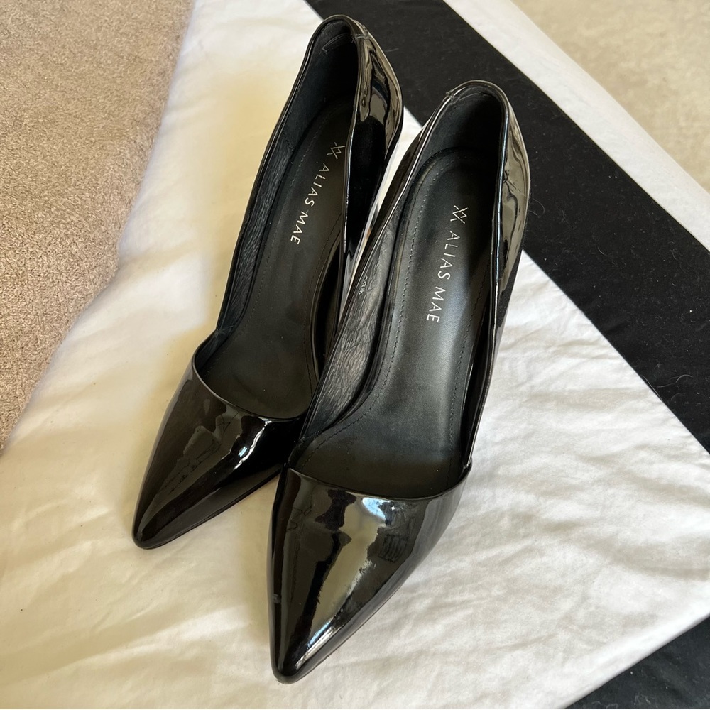 Alias Mae black patent pumps size 9